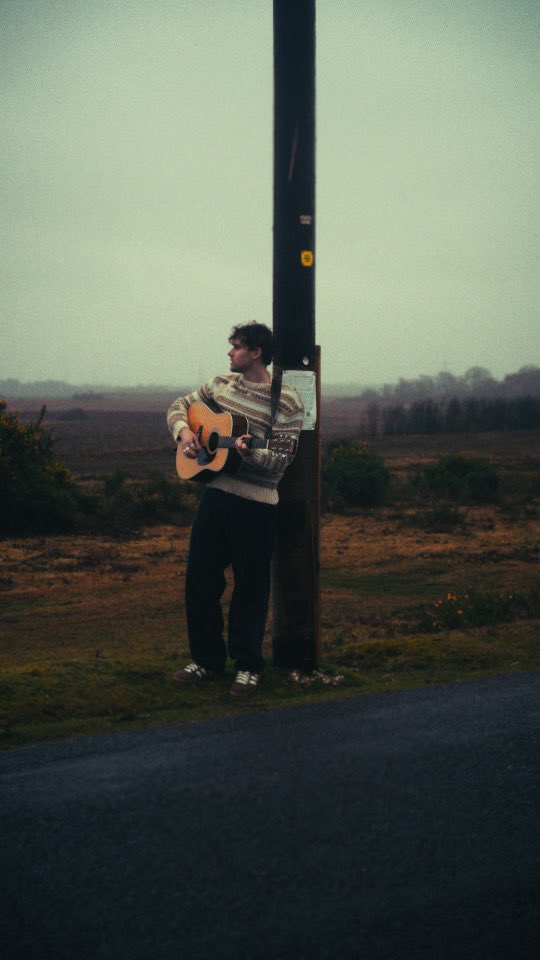 bertienewmusic's tweet photo. Hello hello!!!! Whattt is going on ?? I am going on tour with Ryan Harris all around Europe 🤯. Never thought I would play a show let alone go on tour. So grateful to Ryan for having me along xx https://t.co/PmlwFefW9v