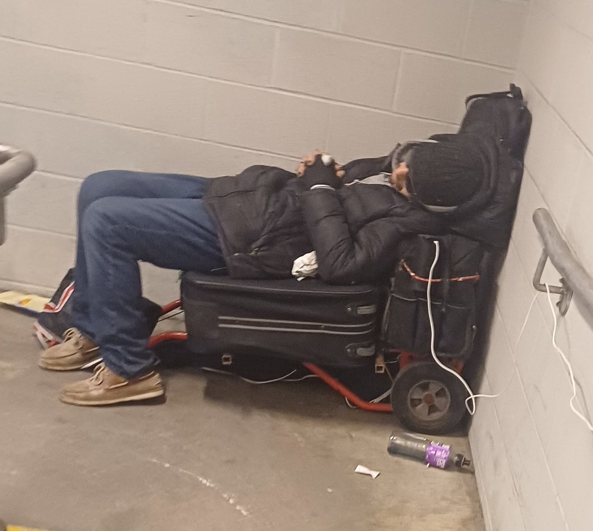 p_communityhub's tweet image. Don't forget to send your Homeless-Valentines postcard on #ValentinesDay  to those who forced you into #homelessness in Toronto

Trashing impoverished people as garbage and exploiting them for profit has become so romantic, like Valentine's Day for experts and services.
#news