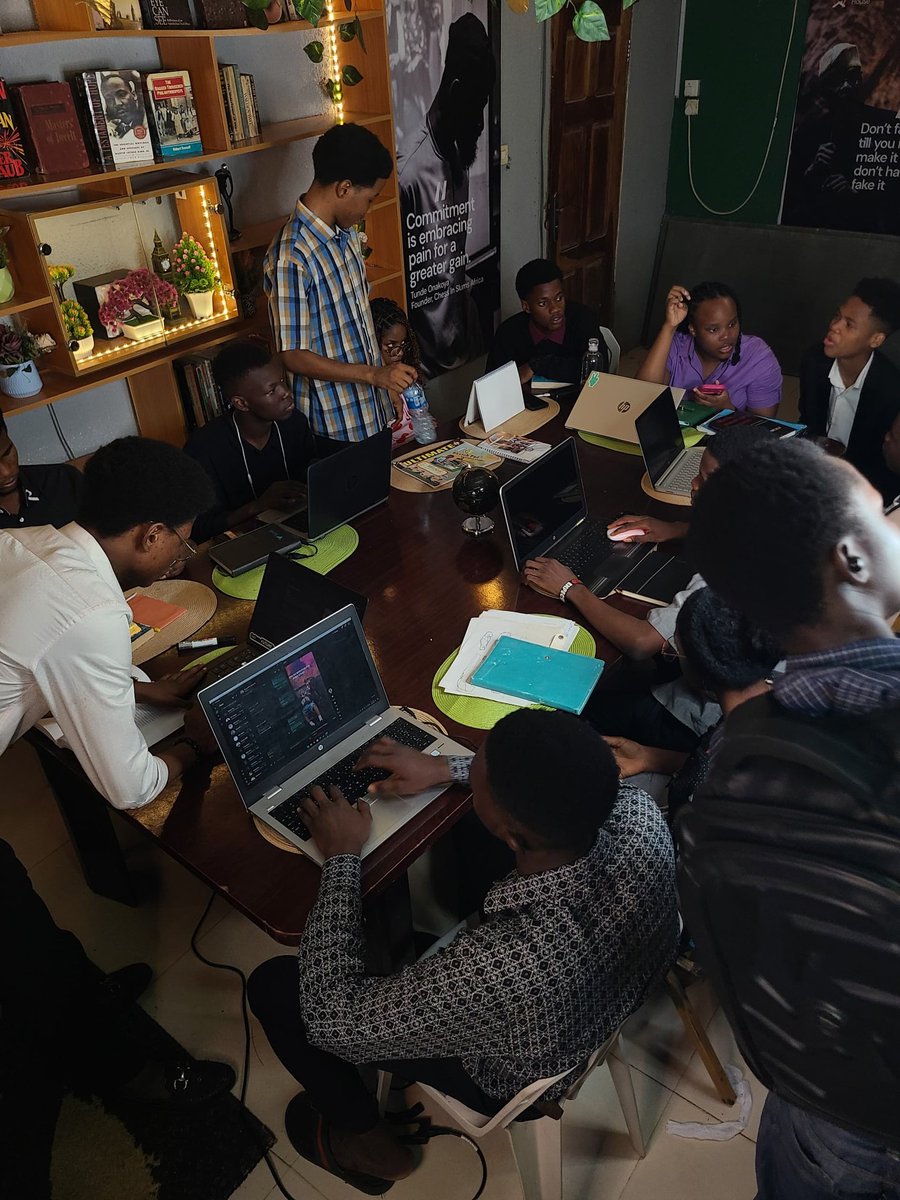 EliteSmartans's tweet image. We have a huge trust deficit with the world. 

The FBI believes nearly half of global  Business Email Compromises originate  from Nigeria alone. Millions of innocent  Nigerians and other African nationals  suffer in  myriad ways for the Indiscretions of a growing pool of our…