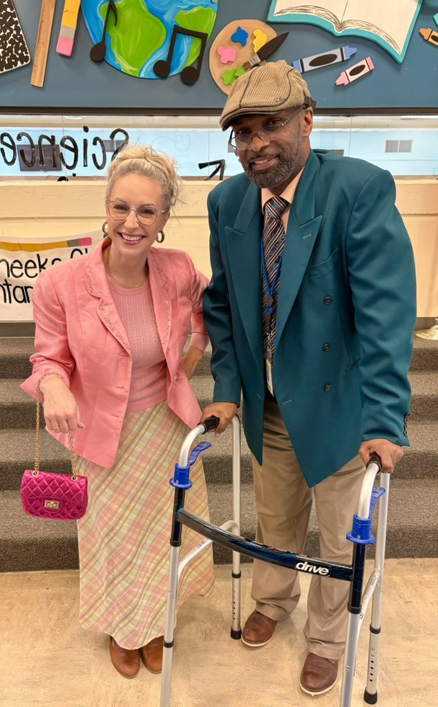 kellyparksocs's tweet image. Being a school administrator is easy - we’re only 25 years old! 😂#100thdayofschool #adminlife @ECGlobalElem