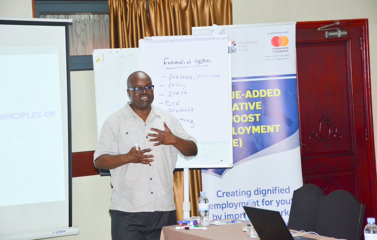 HEAR_Rwanda's tweet photo. What a remarkable moment! Some #horticultureexporters participated in a Leadership and Governance training for Agricultural Associations, organized by @TradeMarkAfrica under the #VIBEProject. This initiative aims to strengthen capacity building within the sector.
๐ธ @JMukundente https://t.co/auM8Gv4iTw