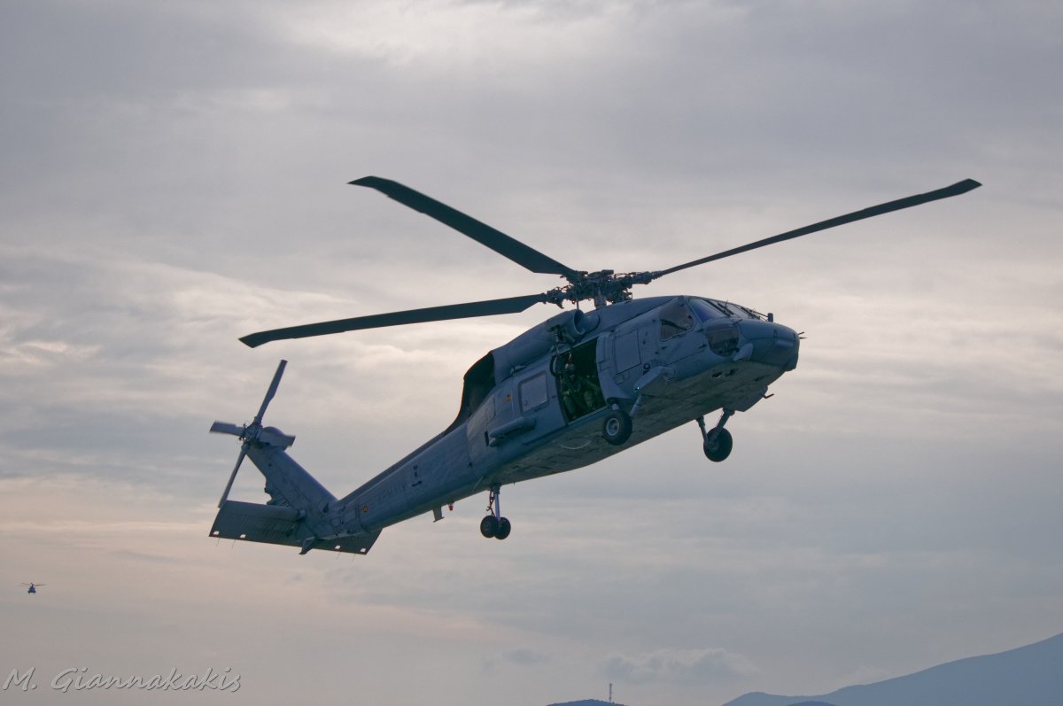 MyronGian's tweet photo. SH-60B Seahawk of the Armada (Spanish Navy) preparing to insert Special Forces via the FastRope method at todays Steadfast Dart 2025 Media Day
.
#helicopter #SH60B #sh60bseahawk #Seahawk #spanishnavy #armada @armadaesp #armadaespañola #Spain #specialforces #SOF #fastrope https://t.co/ejtrYm1P2v