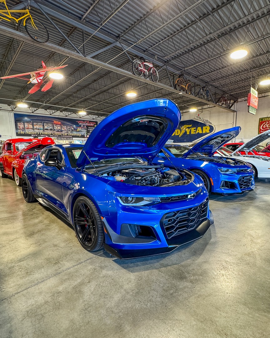 FastLaneSTL's tweet image. Stunning Hyper Blue Metallic #Camaro ZL1s ready to set your heart on fire ❤️‍🔥

#CamaroZL1 #ChevyPerformance #ChevyCamaro