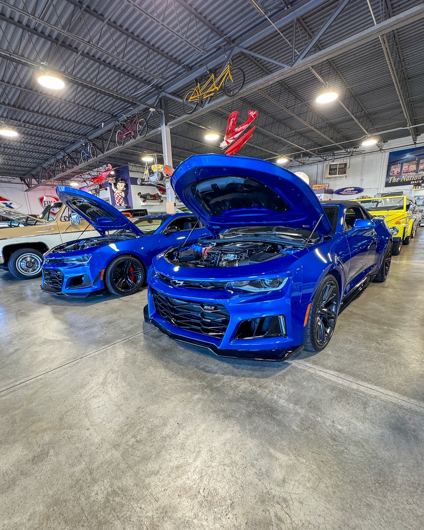 FastLaneSTL's tweet image. Stunning Hyper Blue Metallic #Camaro ZL1s ready to set your heart on fire ❤️‍🔥

#CamaroZL1 #ChevyPerformance #ChevyCamaro