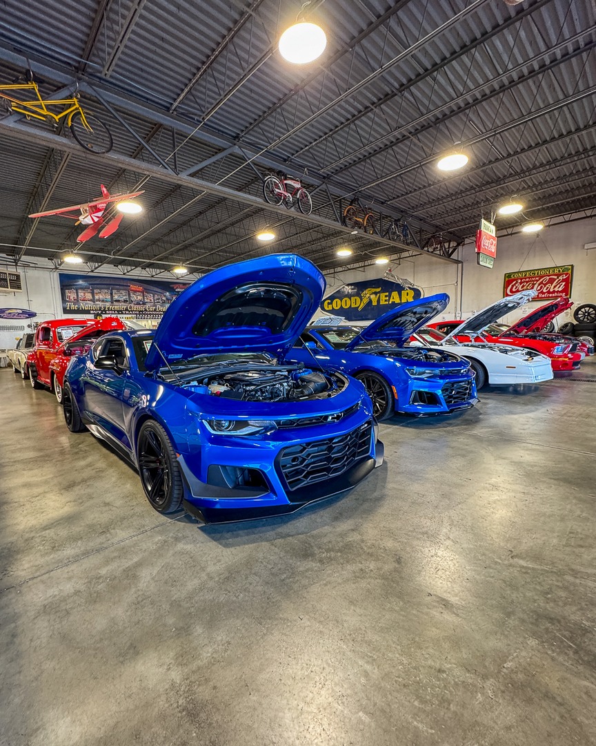 FastLaneSTL's tweet image. Stunning Hyper Blue Metallic #Camaro ZL1s ready to set your heart on fire ❤️‍🔥

#CamaroZL1 #ChevyPerformance #ChevyCamaro