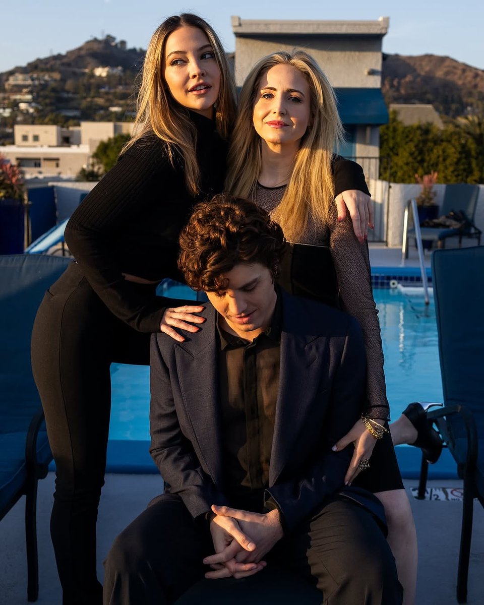 MadClineUpdates's tweet photo. Madelyn Cline with Lukas Gage and Phoebe Fisher #2 #madelyncline https://t.co/zor1O4DsJq