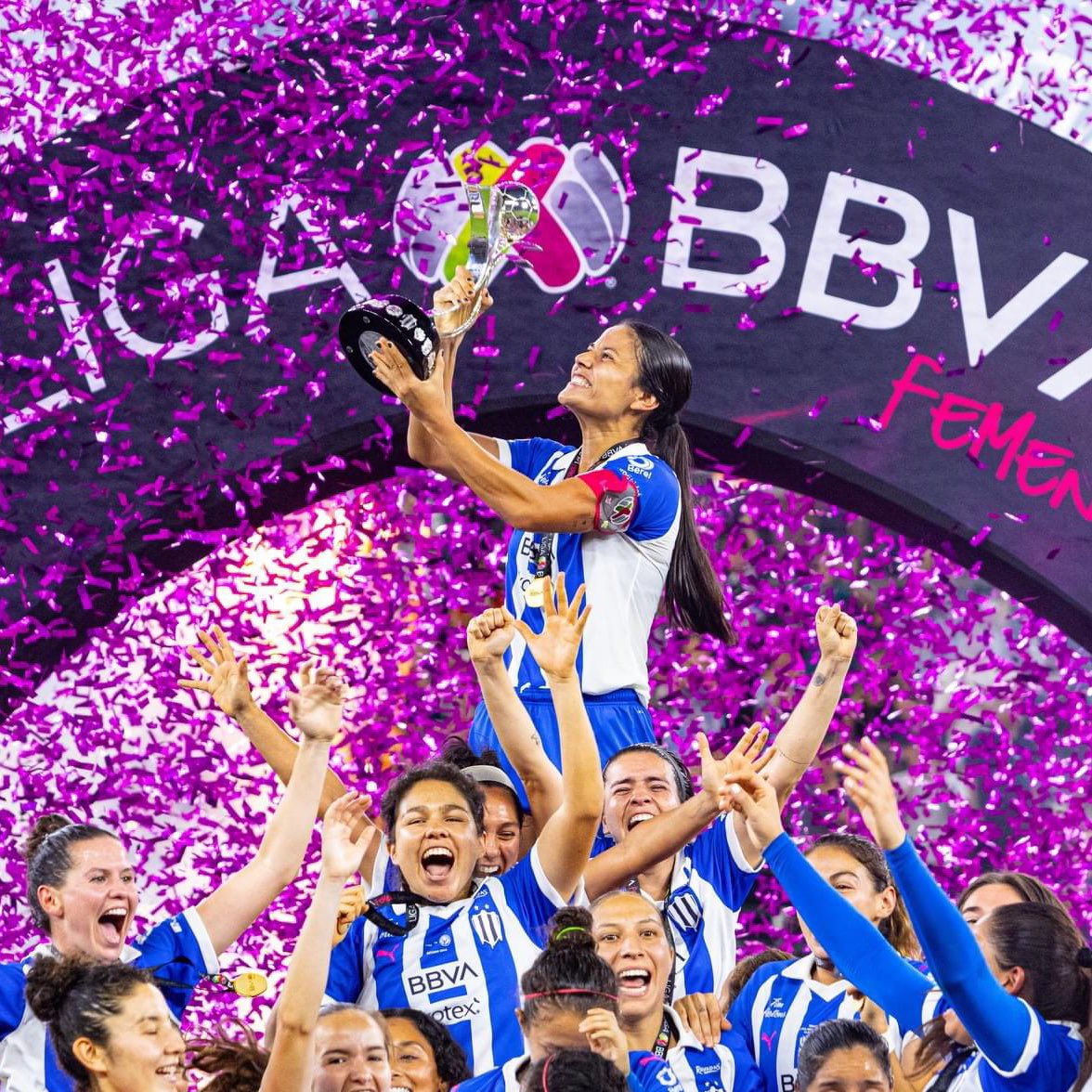 PaoCrts3's tweet photo. Solo deseo que la vida les regale una Rebeca Bernal en su equipo, que sienta los colores tan intensamente y que se deje el alma en cada instante, sin duda la Capi será irreemplazable. 

Gracias por tanto, eterna capitana  @rebecabr97 🤍💙 https://t.co/BLke2izJo6