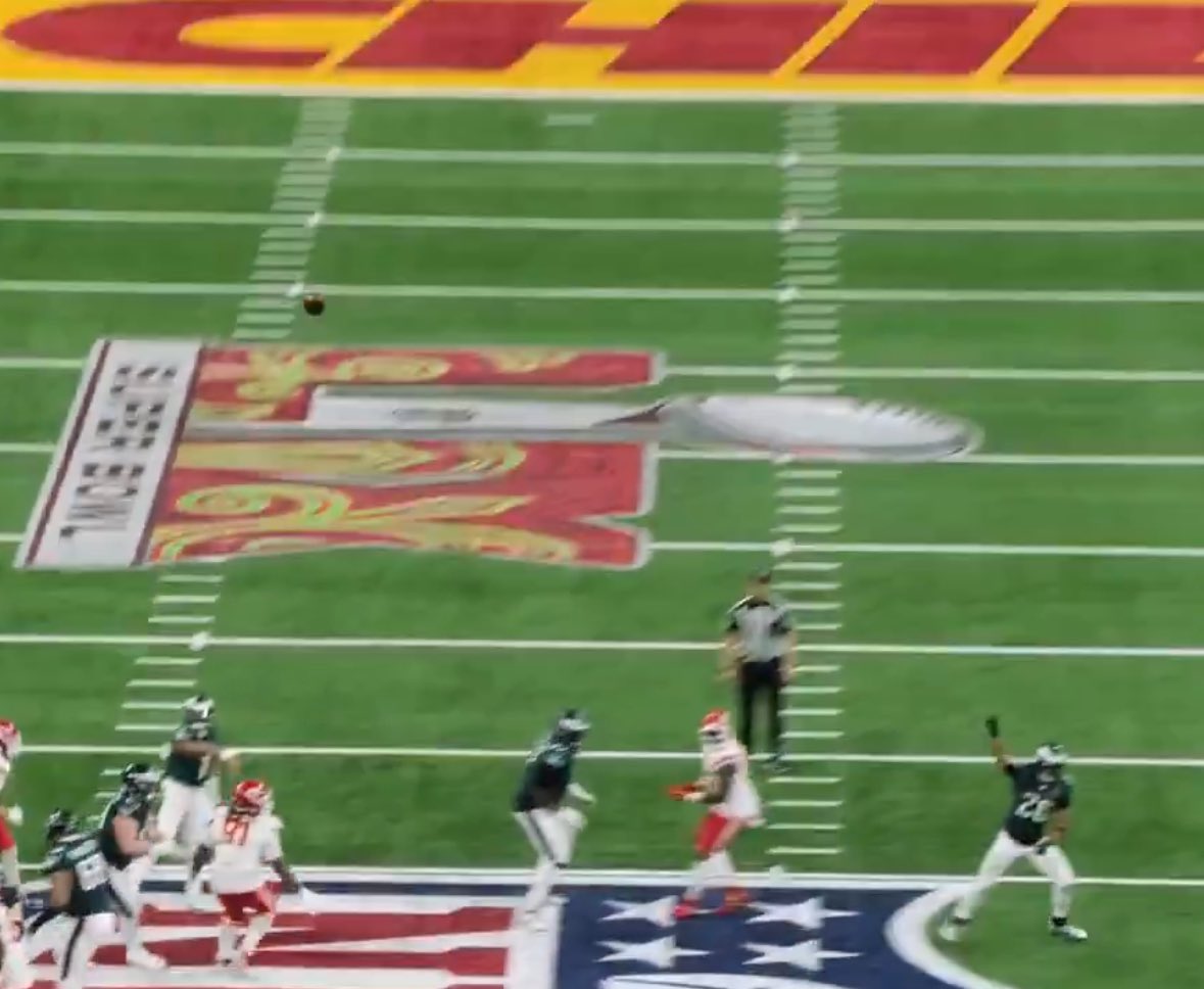 Ro85Lance's tweet photo. @SportsRadioWIP Saqoun knew it right as Hurts released it! Nick may have been talking to Hurts because it sounds like he “checked” into that play! https://t.co/A5hwaazKJJ