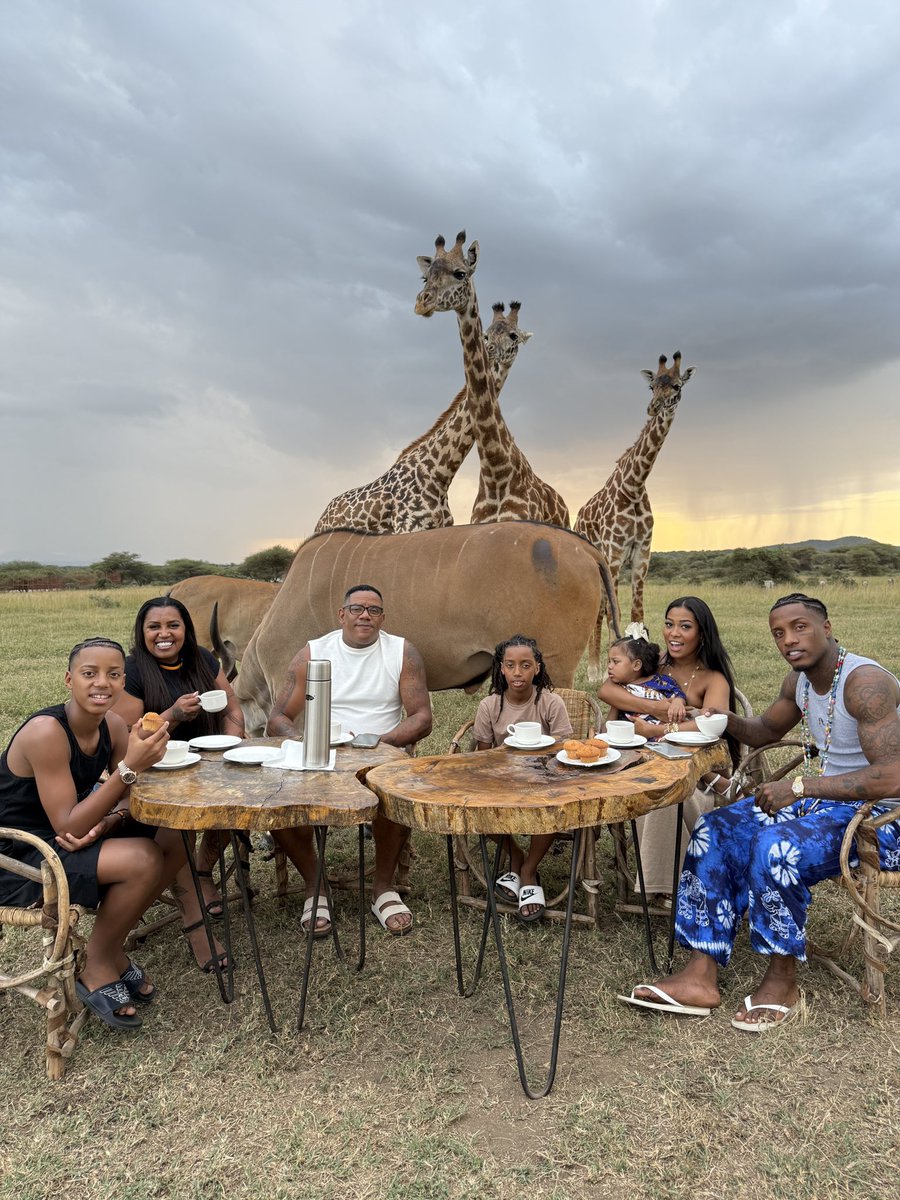 RapMais's tweet photo. Asssim foi o café da manhã da familia do KayBlack na Tanzania https://t.co/1WZnHAPwCy