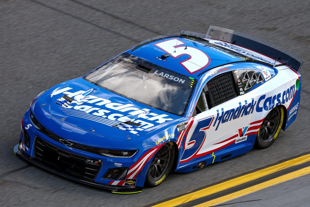 TMartin0021's tweet photo. Duels at Daytona tonight.
@KyleLarsonRacin rolling off P5 in Duel #2.
#TeamLarson
#KL5 https://t.co/ZDfIPZsVZL