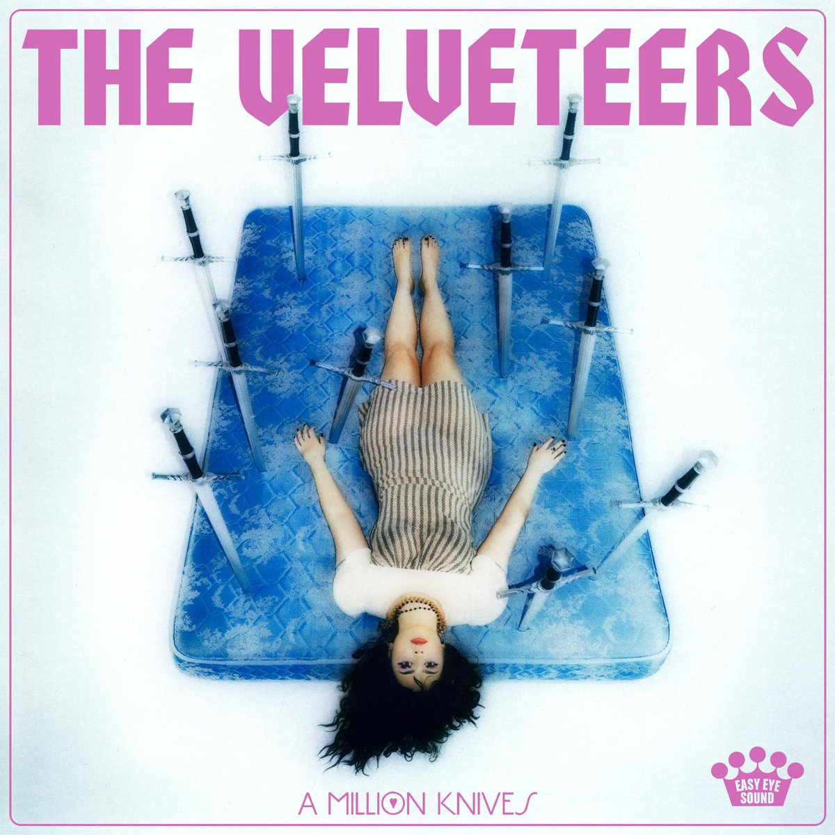 GhostCultMag's tweet photo. ALBUM REVIEW: @TheVelveteers - A Million Knives, by @JusticeLaine27 (@easyeyesound)  https://t.co/78SmkuWg7A #review #retro #protorock #postgrunge https://t.co/kjRqwSIe0s