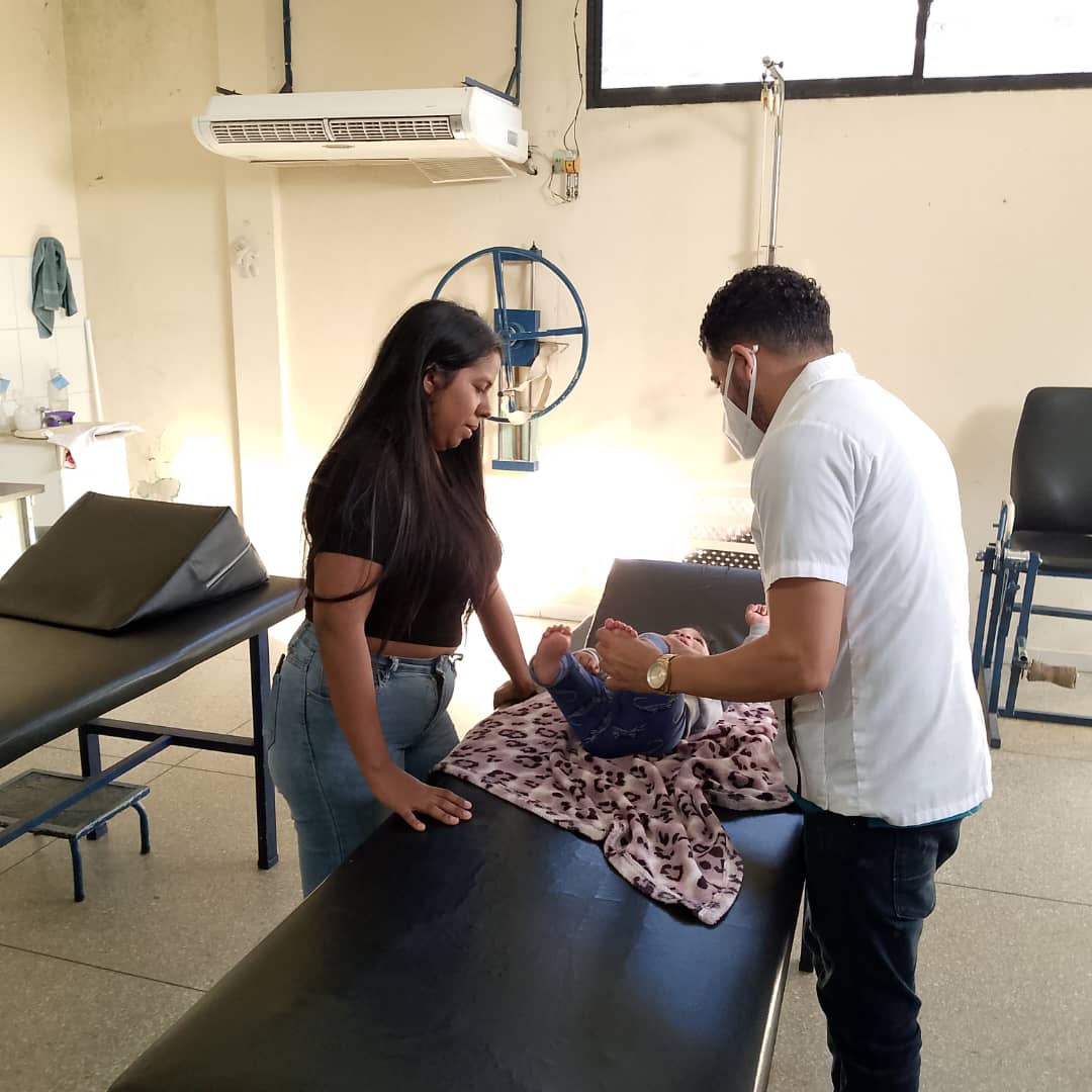 Labor diaria de la SRI Ramón Arístides Lira, CDI Raúl Maza Mérida, municipio Tucupita, estado Delta Amacuro.
Los profesionales de la salud cubanos, siempre con su mayor esfuerzo por la rehabilitación satisfactoria de sus pacientes.
🇨🇺 🇻🇪
#CubaPorLaVida
#CubaCoopera