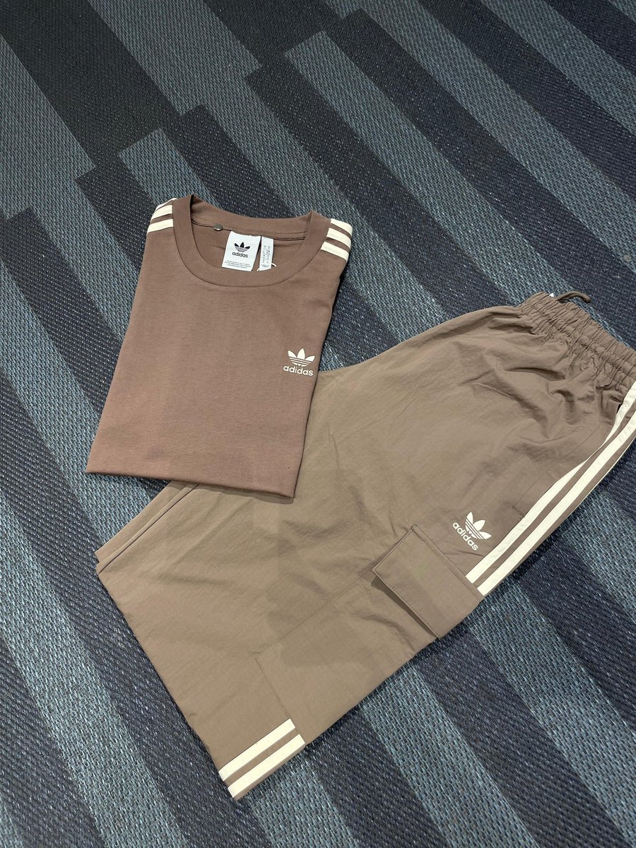 _dree69's tweet image. Vendedor credenciado Adidas Originals, DF e entorno!! RT pra ajudar o corre do amigo 🙏🏽