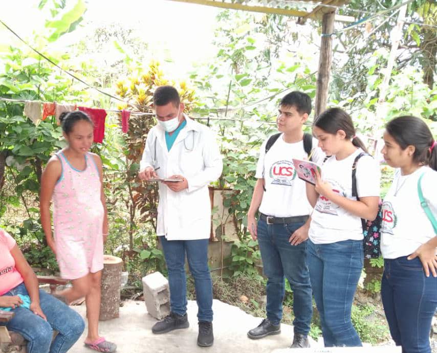 Actividad de terreno a gestantes y lactantes por médico de comunidad del CPT Paraparo acompañado de estudiantes de medicina como parte de sus actividades prácticas de educación en el trabajo. CDI Doña María Azuaje, estado Portuguesa.
🇨🇺🇻🇪
#CubaPorLaVida
#CubaCoopera
