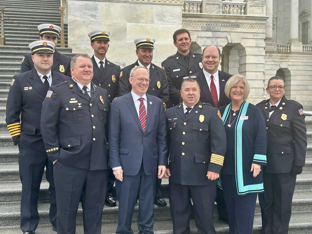 vickiep4's tweet image. TY @RepJohnRose for making Tennessee’s fire service so welcome at our Nation’s Capitol! TY also for all the ways you serve Tennessee! #ServantLeadership @TNFireChiefs appreciate you! @CFSIUpdate @NFSAorg @CommonVoices1 #PartnersInProgress @PVVFD @PJDuncan_ @chiefbiggs33