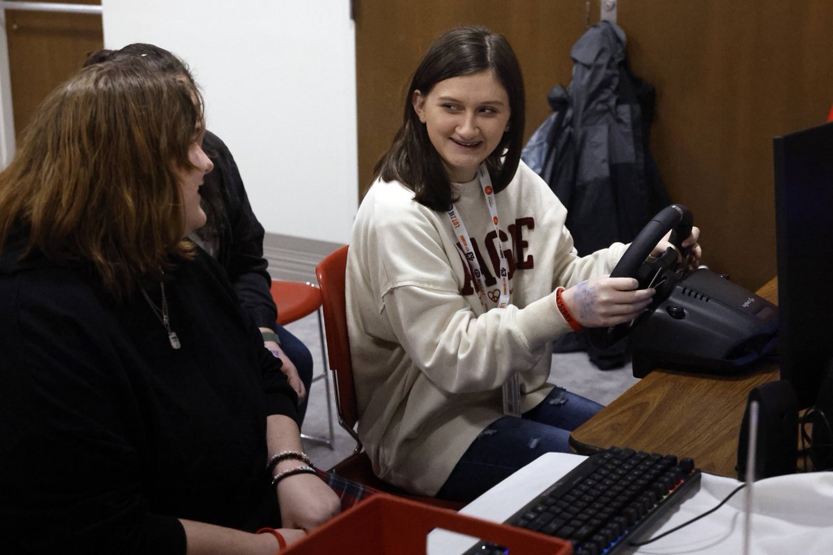 ChildrensAL's tweet photo. Hundreds of students attended the first 2025 URKEYS2DRV event funded by @statefarm. Motor vehicle crashes are the leading cause of death for teens in the US. Learn more about our teen driving education: https://t.co/HmflBsdabc #URKEYS2DRV #TeenDrivingSafety #TeenDrivingSummit https://t.co/DySvtTaoj5