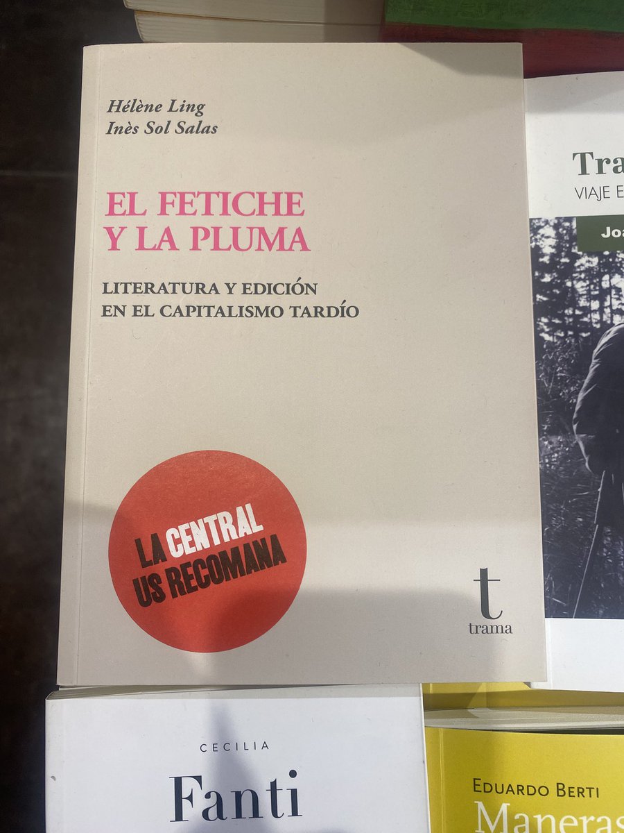 ortu_tra's tweet photo. De librerías por Barcelona. Ya me han alegrado las tres horas de AVE… https://t.co/5DPnHjBGfx