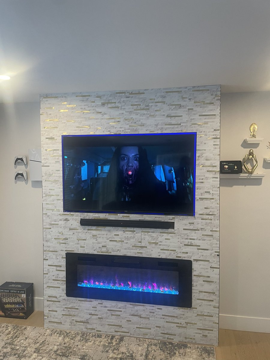idohoez's tweet photo. I did magic and I am proud of it . 

From petty DIY to full projects #mediawall https://t.co/RSwAyn9Tg1