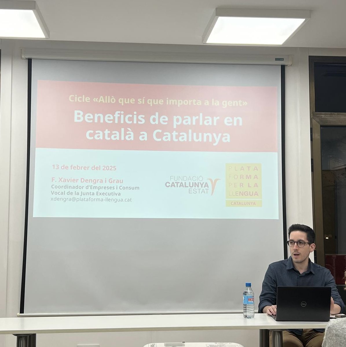 Comença la conferència 
“BENEFICIS DE PARLAR EN CATALÀ A CATALUNYA: solucions a problemes actuals i què podem fer cadascun de nosaltres per ajudar a preservar-la”.
A càrrec de <a href="/xavidegr/">Xavier Dengra i Grau</a> , membre de <a href="/llenguacat/">Plataforma per la Llengua</a> 

Xerrada del cicle “ALLÒ QUE SÍ QUE IMPORTA A LA GENT”.