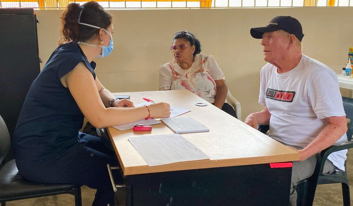 DPS_LosRios's tweet photo. #Quevedo | En la parroquia San Carlos, el personal del Centro de Salud atendió a adultos mayores donde recibieron atención integral de salud en:
📌Técnicas de cepillado dental 🦷
📌Atención médica y toma de signos vitales 🩺
📌Prevención odontológica
📌Entrega de medicamentos 💊 https://t.co/QJcmAZZtlm