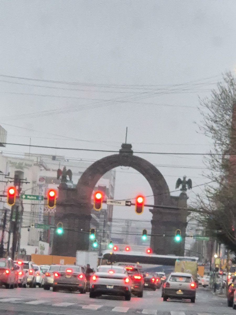 krlitab21's tweet photo. @Cicmty buenas tardes siguen los semáforos mal sincronizados en Pino suarez desde Colon hasta Issac Garza. Solo duraron 3 días bien #mty https://t.co/CISMOt5ZNC