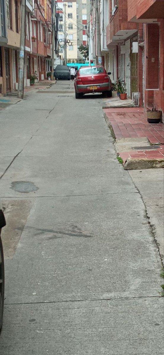 freakdklan's tweet photo. @BogotaTransito ¿Es con ustedes o con @SectorMovilidad para denunciar a un vecino que permanentemente está mal parqueado? https://t.co/y3CzGYTe6V