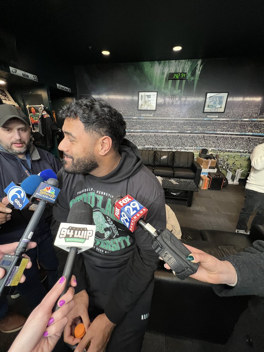 EJSmith94's tweet photo. Jordan Mailata said the #Eagles offensive line was included in The Tonight Show because Saquon Barkley insisted they be included when the show reached out. 

Said Barkley would only do it if they got showcased as well, leading to the show writing in the shotgunned beer segment. https://t.co/DHyGW5skFw