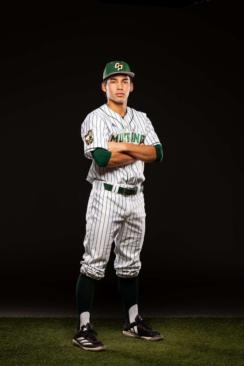 NateCastellon18's tweet photo. Season starts tomorrow @CalPolyBSB @SoCalGiants @CalabasasBB https://t.co/kWTs2DUXWh