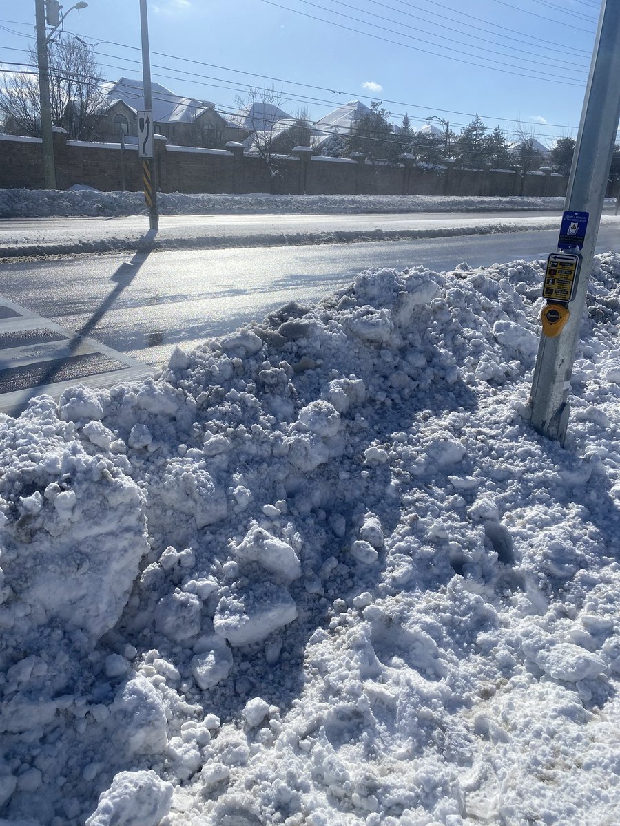 brokenfoot9er's tweet photo. @City_of_Vaughan @fsorbara @MichaelTibollo how are the sidewalks not cleared at 2pm for pedestrians? i had to walk in the street to cross the road, and climb over a hill of snow to get to my bus stop. i am young and able bodied, imagine the risk if i was older or disabled. https://t.co/VAFbzxSR8l