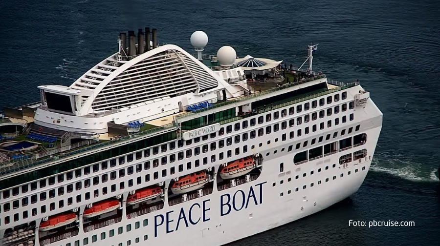 MilenioBASE's tweet photo. Llegó a Valparaíso @PeaceBoat_US 🌊🚢 "Innovación azul", fue el evento gestionado por la organización y que tuvo como invitada a Giovannina Sutherland 👩‍🔬 investigadora doctoral @MilenioBASE y coordinadora de @U_Antartica, programa dirigido por el Dr. Luis Valentín Ferrada https://t.co/ALwHI6wa7c