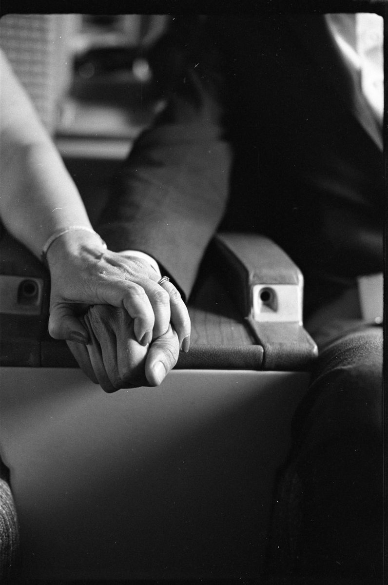 Happy #ValentinesDay! 💕

📷 Cecil Stoughton | 05/29/1964 | #LBJ &amp; #LadyBird holding hands 👫