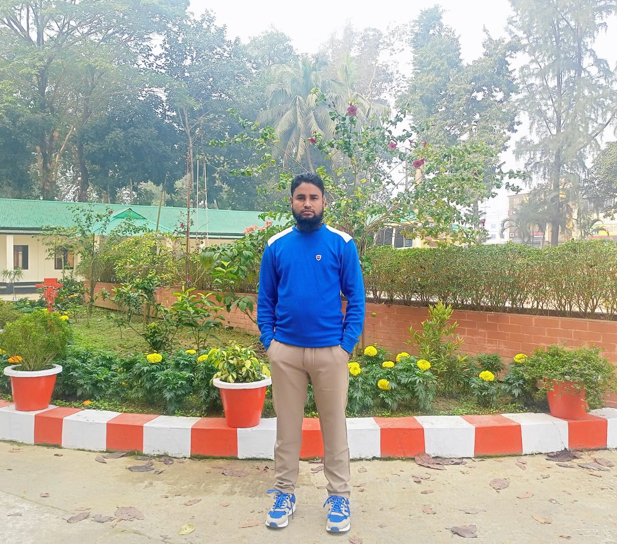 nislambd24's tweet photo. **পহেলা ফাল্গুন**  
পাখির কূজনে জেগে ওঠে বন,  
প্রেমের পরশ ছুঁয়ে দেয় মন।  
রঙিন শাড়ি, বাসন্তী রঙ,  
হৃদয়ে বাজে নতুন এক ঢঙ।  
আকাশ জুড়ে সোনালি রোদ,  
মনের কোণে খুশির ফোয়ারা ফোট। 
পহেলা ফাল্গুন, প্রেমের গান,
রাঙিয়ে দিক সবার প্রাণ।
#Alhamdulillah
#BD
 **বসন্তের  শুভেচ্ছা !** https://t.co/k9Yh5OQKnt