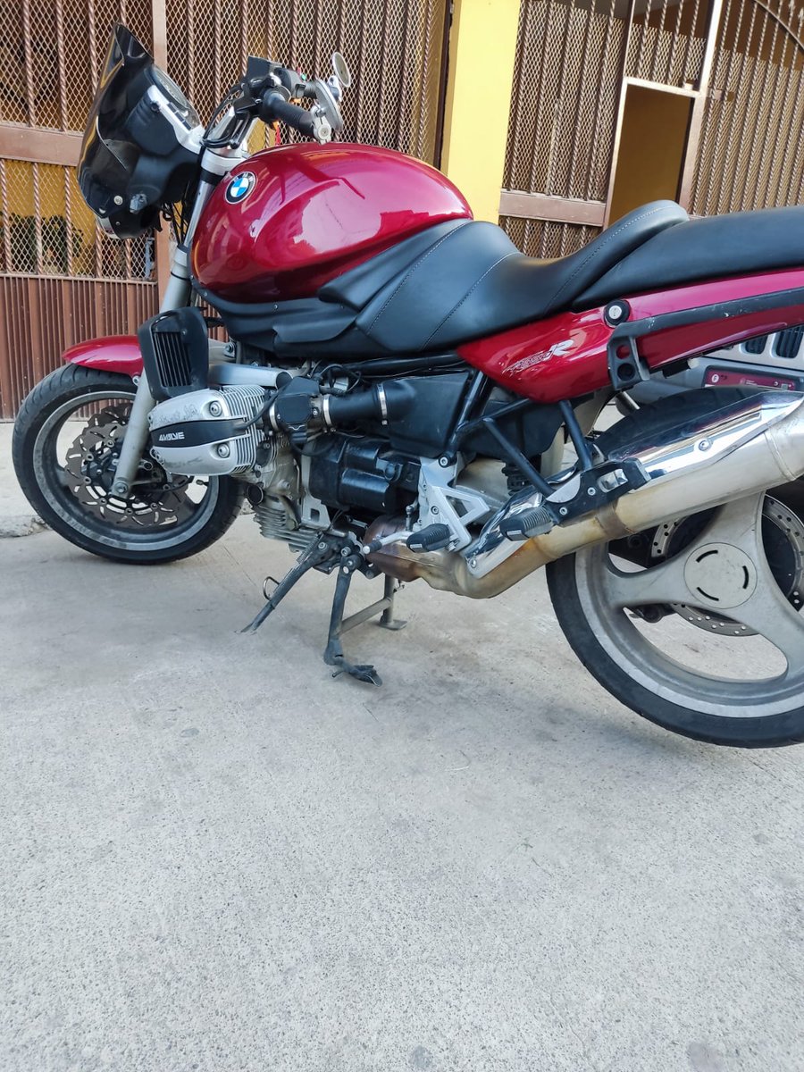 desert_mc's tweet photo. BMW R850R. 
Motor boxer.
Maletas de viaje. 
1997 legalizada con titulo y pedimento (se legalizó por aduana único dueño en México yo la compré en la importadora)
Pagado al 22.
Mecánicamente bien sin detalles o impedimentos para salir.
85mil a tratar
443 438 3915 https://t.co/kOw1ggFayJ