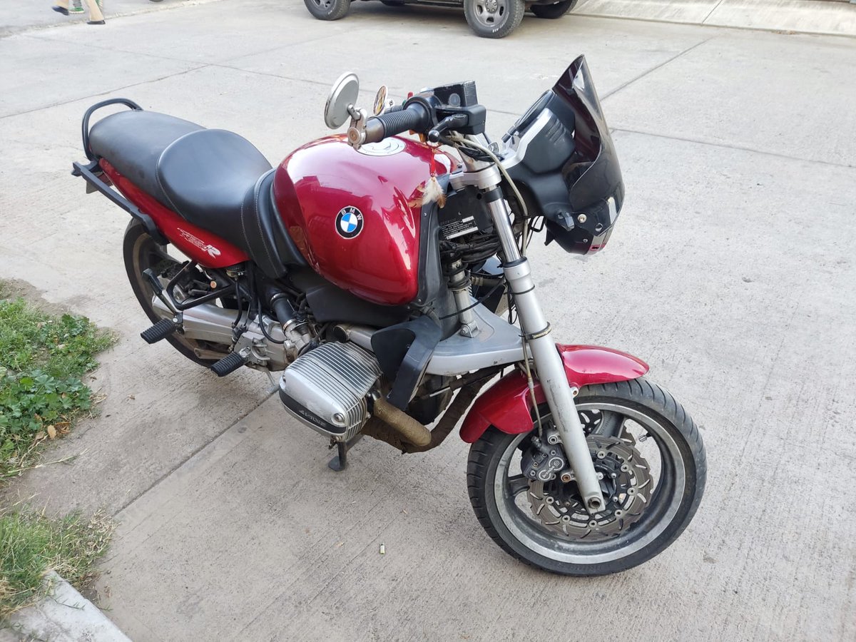 desert_mc's tweet photo. BMW R850R. 
Motor boxer.
Maletas de viaje. 
1997 legalizada con titulo y pedimento (se legalizó por aduana único dueño en México yo la compré en la importadora)
Pagado al 22.
Mecánicamente bien sin detalles o impedimentos para salir.
85mil a tratar
443 438 3915 https://t.co/kOw1ggFayJ