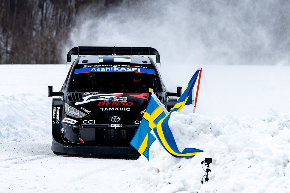 redbullmotors's tweet photo. 🇸🇪 Welcome to #RallySweden and it’s time for some actions on the snowy ground! ❄️A close result at the top as we wrap up the first night of action.

🏅Elfyn Evans
🥈Kalle Rovanperä +0.5
🥉Ott Tänak +0.5
4️⃣Adrien Fourreaux +1.2
5️⃣Thierry Neuville +3.7

#WRC https://t.co/OhyAn5dnQj
