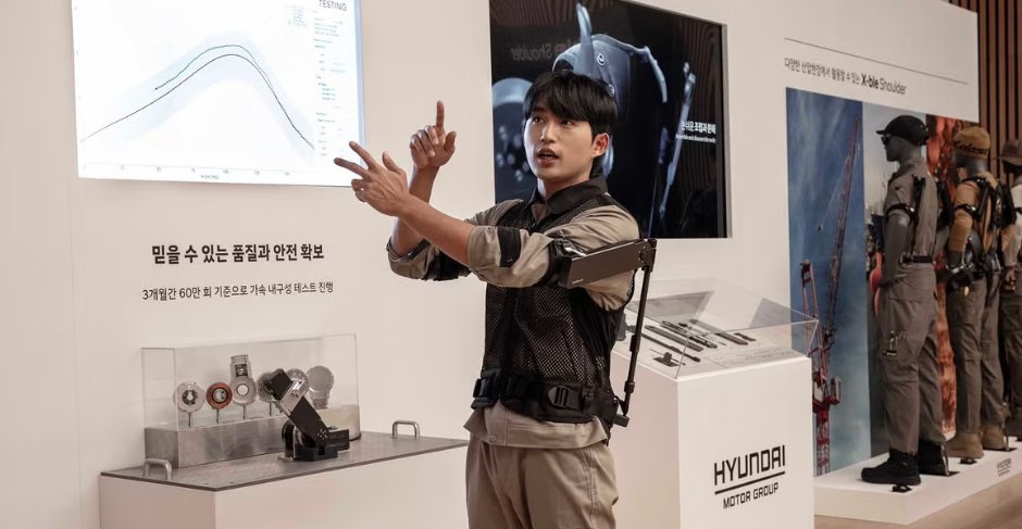 Ferrum_IT's tweet image. Hyundai&apos;s X-ble shoulder robot exoskeleton aims to assist workers. How do you see wearable tech shaping the future of labor?

 #RoboticExoskeleton #WorkplaceTech #IndustrialInnovation fe26.io/4htl1hV