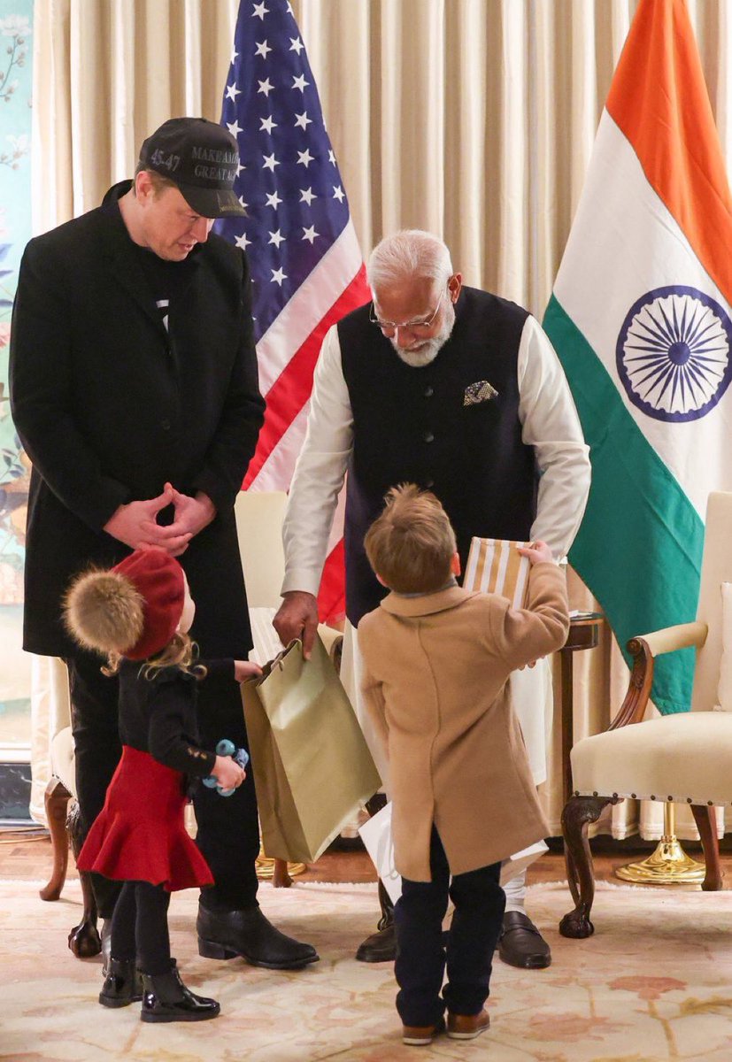ZahackTanvir's tweet image. Kids of @ElonMusk greet Indian PM #Modi 🇮🇳, as they exchange gifts. #ModiInUS #ModiInAmerica
