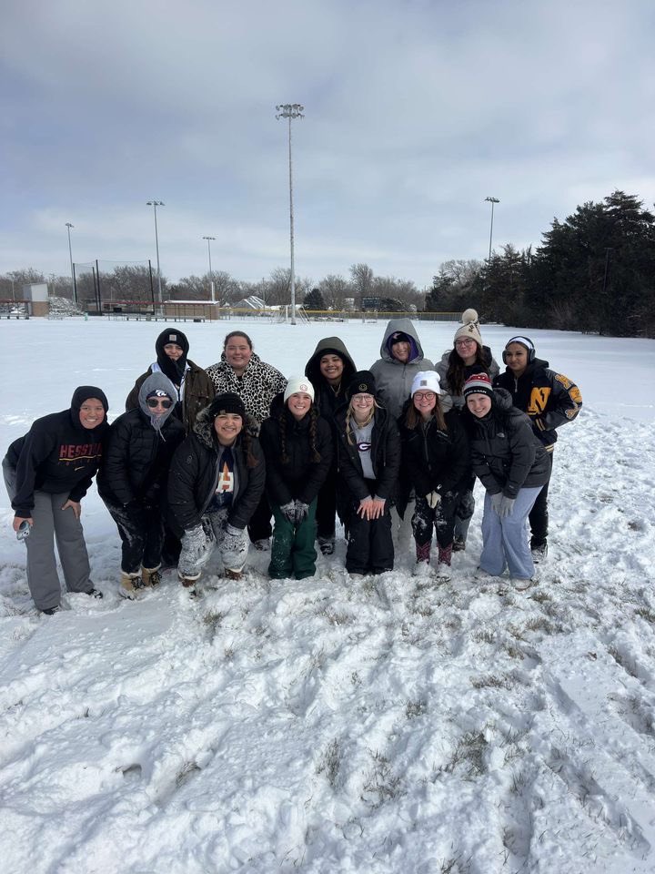 HesstonSoftball's tweet photo. When life gives you snow, turn it into fun with the team ❄️ https://t.co/O5sXsZHfVD