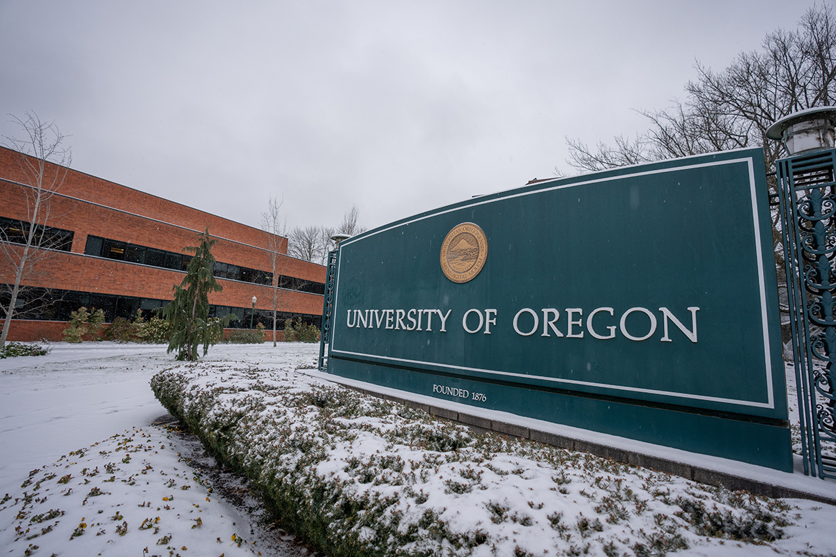 uoregon's tweet photo. Eugene, but make it a snow globe ๐ฆโ๏ธ https://t.co/S2yHnDpPJL