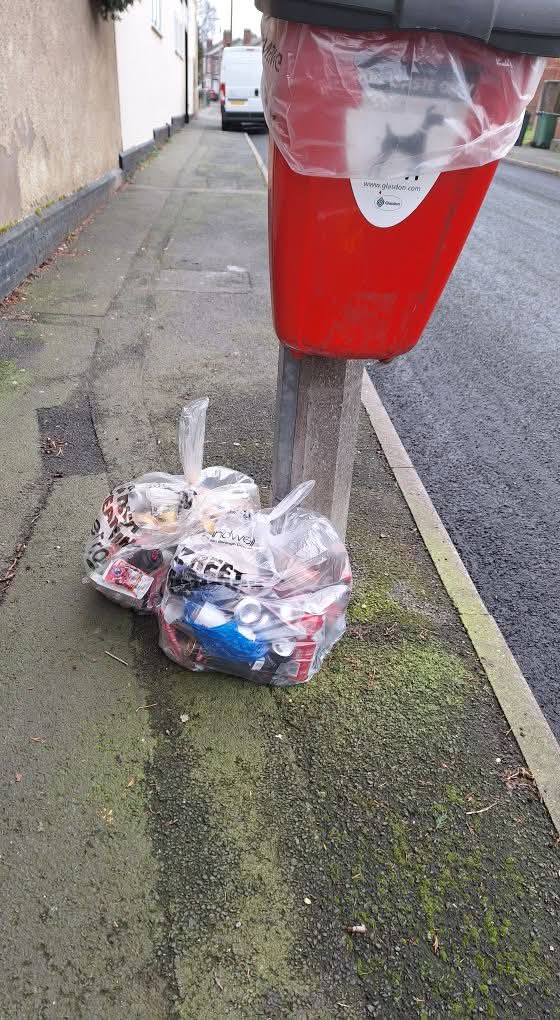 Litterwatch1's tweet photo. Claire and her amazing mom, Marion, spent the afternoon out litter picking on their adopted street in #Oldbury. Not only did they make their neighbourhood cleaner, but they also took advantage of the time to catch up and share some laughs. #adoptastreet #sandwell https://t.co/AA5UF8KF7U