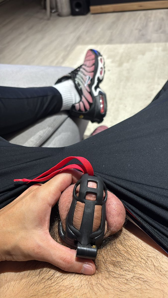 Quand tu mets ton bâtard en cage 😈🔐 <a href="/KilianAston/">kilian</a> #kiffeur #gay #lope #lopegay #slave #slavegay