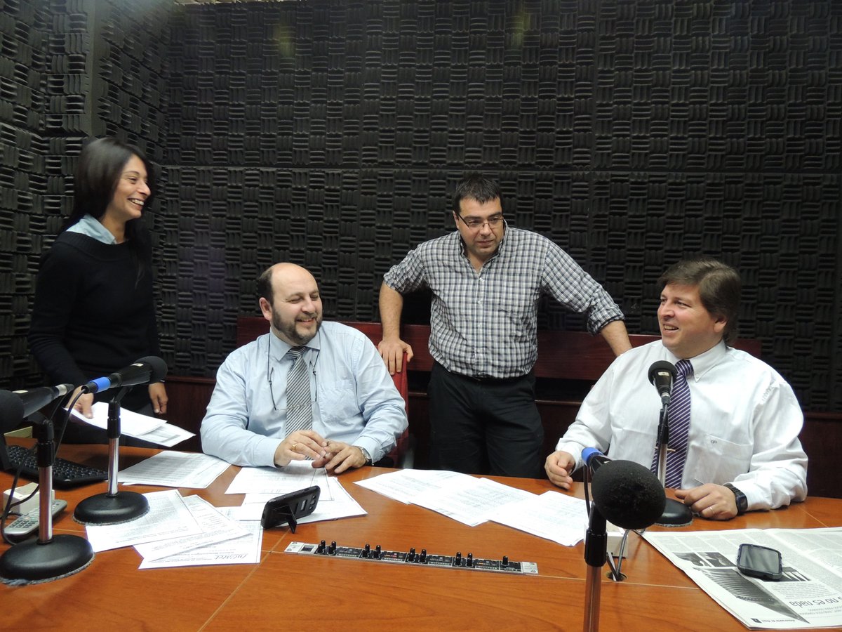 Desde mi viejo en aquella Radio Carlos Paz hasta los estudios de <a href="/RadioUruguayUy/">Radio Uruguay</a>.
El #DiaMundialdelaRadio es gran excusa para encontrar fotos en las que aparecen <a href="/Miguelamotta/">Miguel Angel Motta</a>, <a href="/NegraCasablanca/">Alejandra Casablanca</a>, <a href="/pablosmelgar/">pablo melgar</a>, <a href="/louvitabar/">Lourdes Vitabar</a>, <a href="/LuisCus/">Luis Custodio</a>, Jorge Perea, Ernesto Pérez Oviedo.