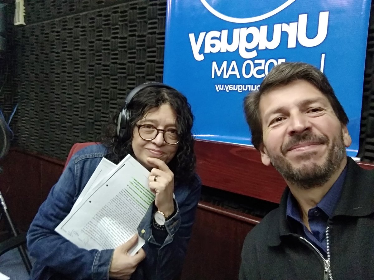 GVIllaOK's tweet photo. Desde mi viejo en aquella Radio Carlos Paz hasta los estudios de @RadioUruguayUy.
El #DiaMundialdelaRadio es gran excusa para encontrar fotos en las que aparecen @Miguelamotta, @NegraCasablanca, @pablosmelgar, @louvitabar, @LuisCus, Jorge Perea, Ernesto Pérez Oviedo. https://t.co/n1pClusrZr