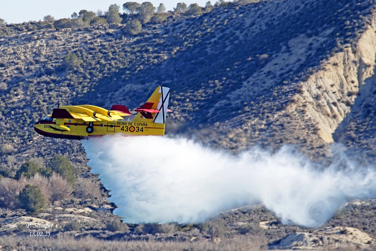 Esta semana hemos tenido en  la #BASanJavier dos Canadair "Focas" del #43Grupo haciendo prácticas en la zona, he podido fotografiar uno en rodaje por la 23L y el otro en plena acción en el Embalse de "La Pedrera" #Corsarios #ApagaYVámonos #EjercitodelAire <a href="/SpottersMurcia/">Spotters Murcia</a>