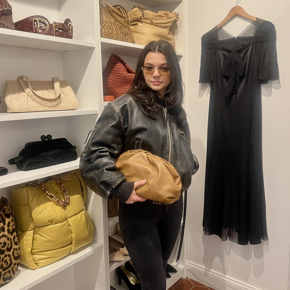 vintagetastebos's tweet image. Lexi is turning heads while looking edgy &amp;amp; chic, mixing the toughness of leather in this Acne Studios jacket with the elegance of this Bottega Veneta oversized clutch. 

#womensconsignment #mensconsignment #bostonconsignment #highendfashion #leatherjacket #leatherbag #vintage