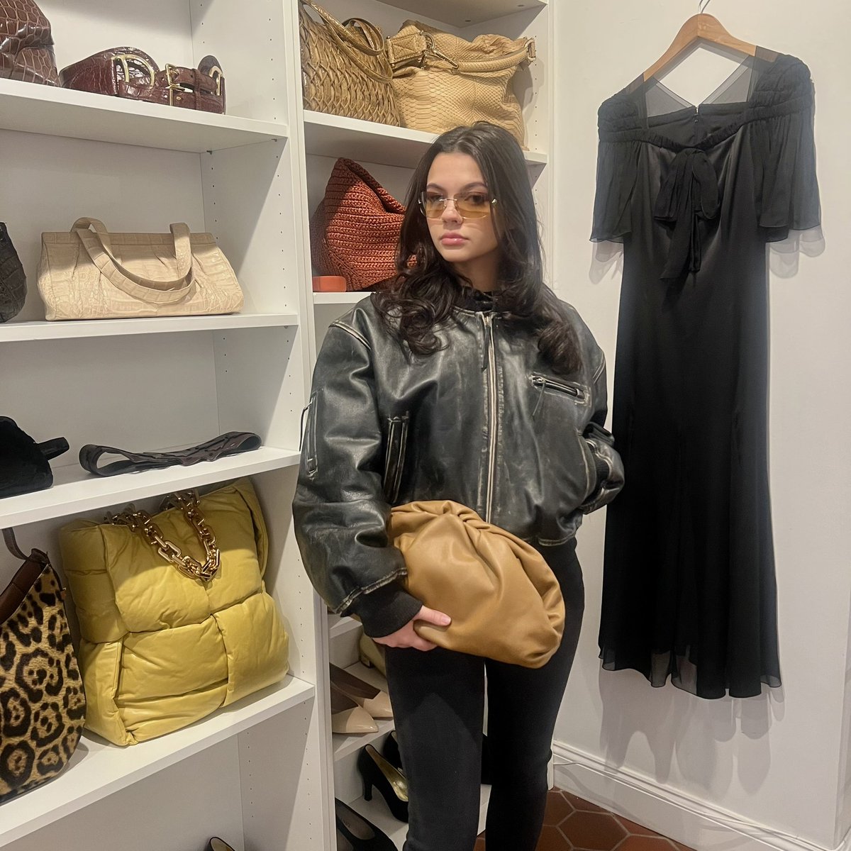 vintagetastebos's tweet image. Lexi is turning heads while looking edgy &amp;amp; chic, mixing the toughness of leather in this Acne Studios jacket with the elegance of this Bottega Veneta oversized clutch. 

#womensconsignment #mensconsignment #bostonconsignment #highendfashion #leatherjacket #leatherbag #vintage