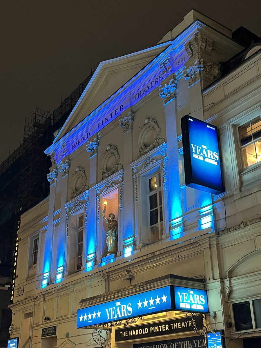 vickster51's tweet photo. Tonight’s theatre is one I couldn’t get to at the Almeida, so I’m glad to make it to its West End run. Heard nothing but good things #TheYears https://t.co/FNouAuTmSA