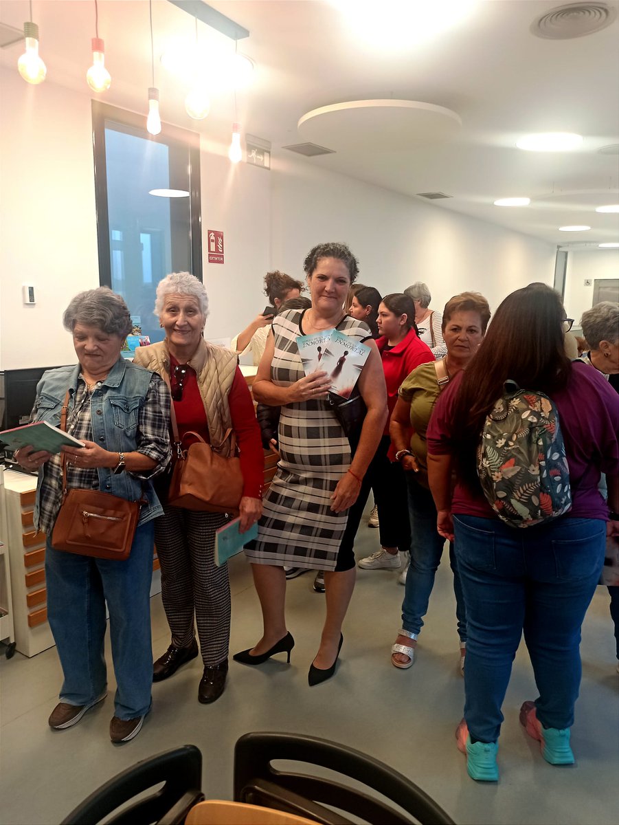 editorialtepub1's tweet photo. Éxito en el lanzamiento de nuestra autora María Guedes y su libro "Espejos de un alma inmortal" a la venta en librería Canaima en Gran Canarias y en Agapea libros a partir del 1 de marzo. https://t.co/HrObIYl8pa