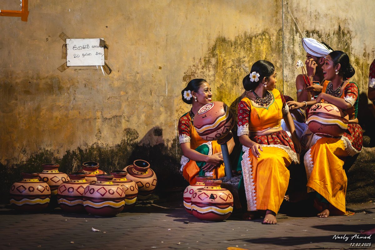 nazly's tweet image. Before the drums roll and the tuskers march, the unseen moments of the Nawam Perahera unfold in the shadows. 🔥🐘

📍 Gangaramaya Temple, Colombo. #lka 🇱🇰