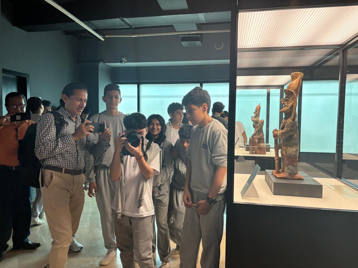 CiudadAlfaroEc's tweet photo. La charla "La fotografía es fácil 📸" de Leiberg Santos, dictada en el Museo Centro Cultural Manta, fue una experiencia enriquecedora para los estudiantes del Colegio Tarqui. 

1/4 https://t.co/dCFqAHfov0